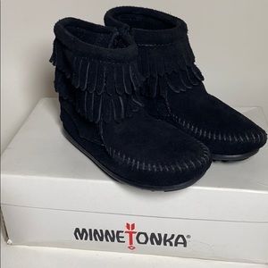 Minnetonka Girls Fringe Ankle Boots size 10